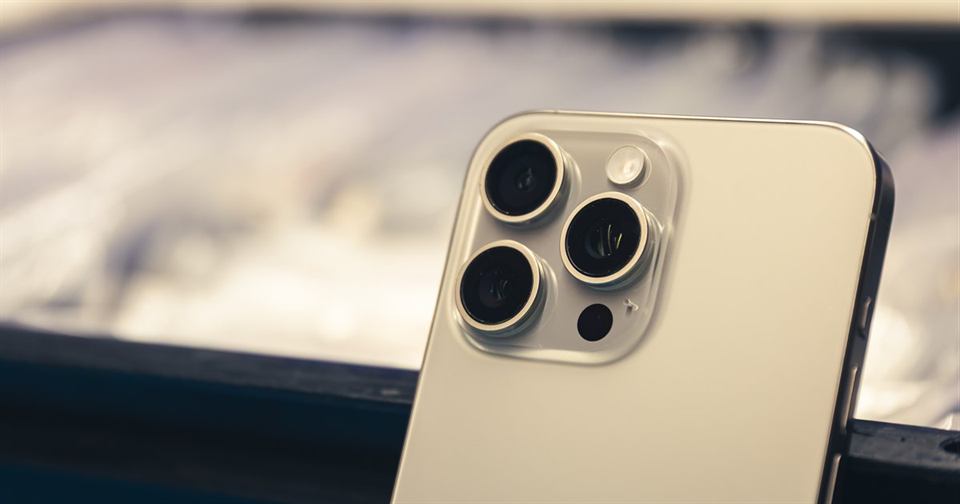 Detalle del módulo de cámaras de un iPhone revisado.